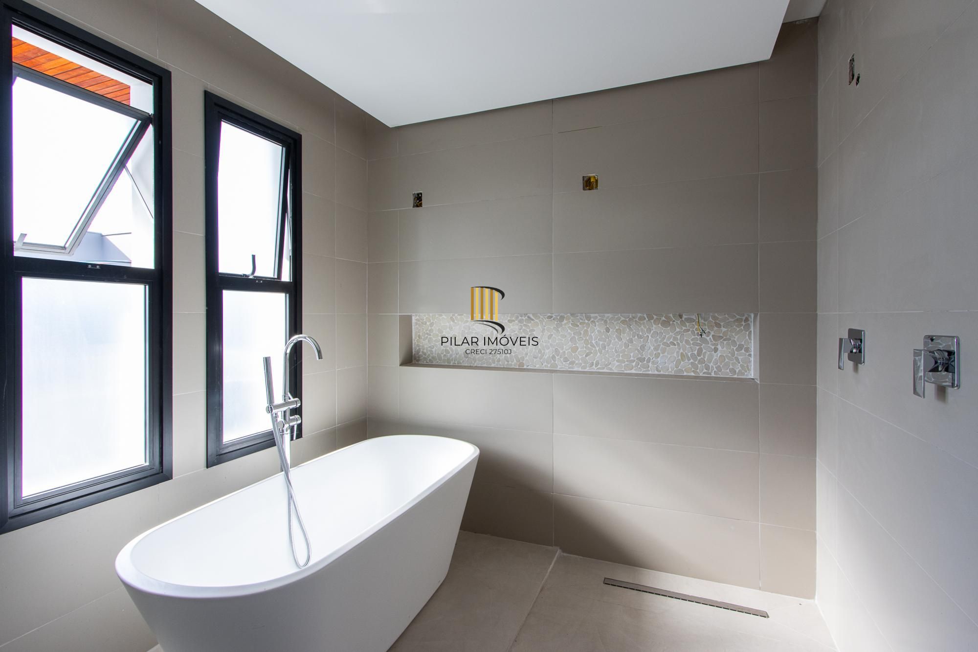 Casa de condomínio, 3 dormitórios, 3 suítes.