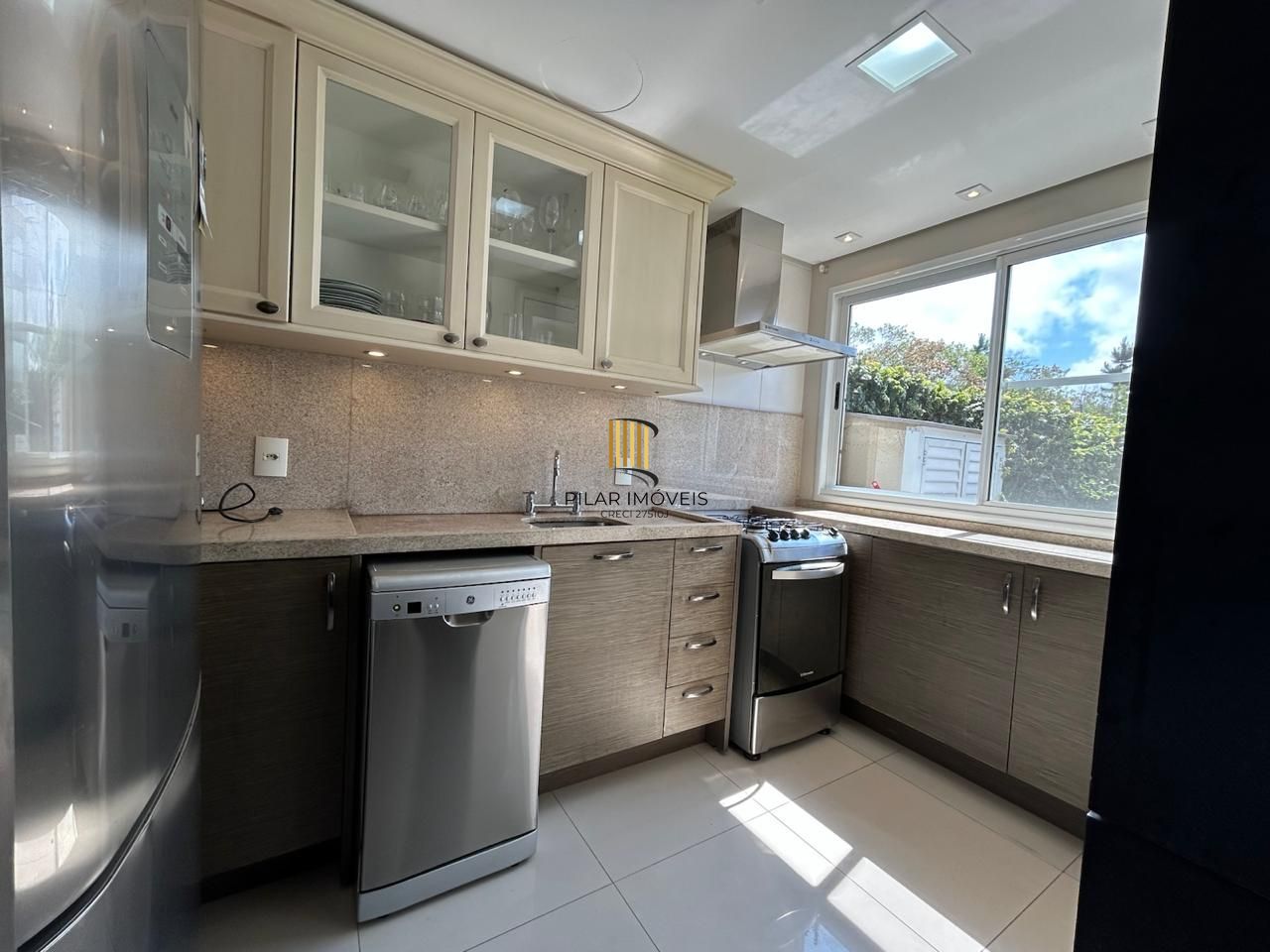 Casa condomínio | 3 dormitórios | 1 Suíte | 240,82 Privativos | 2 Vagas | Bairro Teresópolis