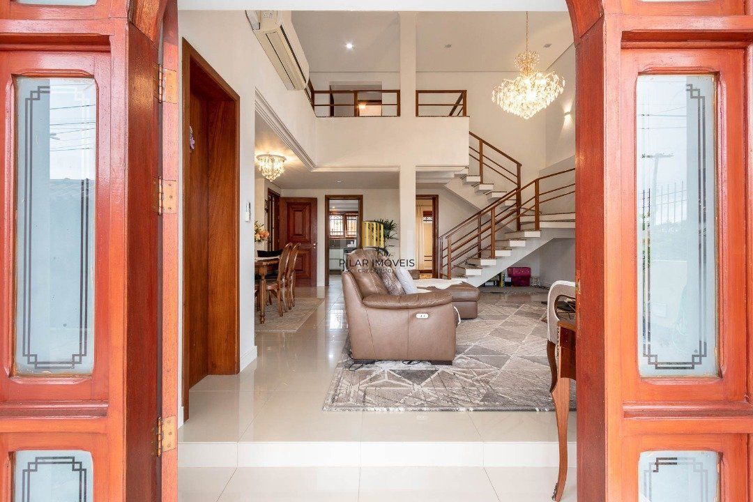 Casa para Venda - 293.76m², 3 dormitórios, sendo 1 suites, 6 vagas - Guarujá