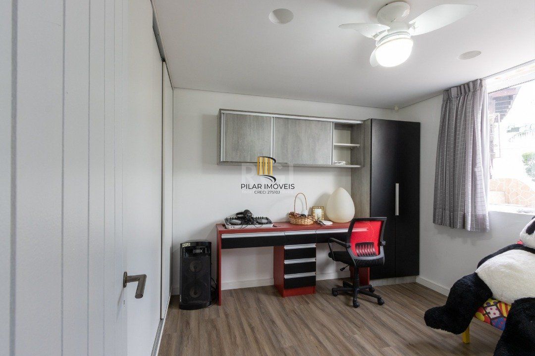 Casa de Condomínio 6 dormitórios no bairro Nonoai