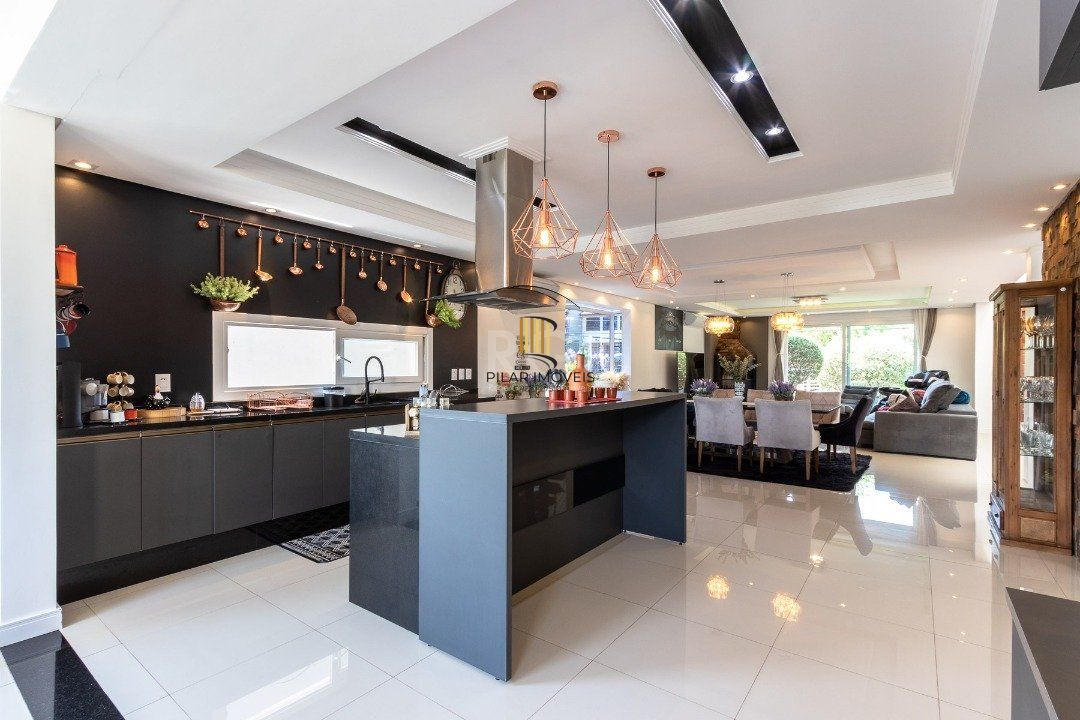 Casa para Venda - 420m², 3 dormitórios, sendo 3 suites, 8 vagas - Ipanema