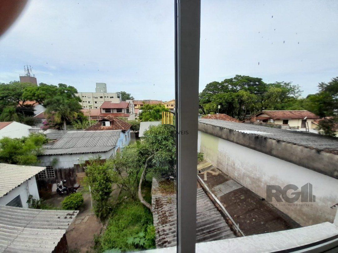 Casa de Condomínio 3 dormitórios no bairro Camaquã