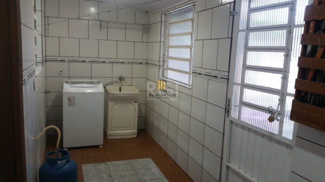 Casa para Venda - 70m², 2 dormitórios, 3 vagas - Ponta Grossa