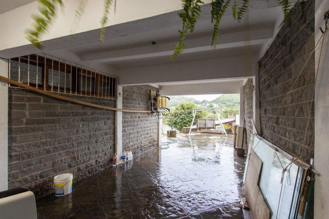 Casa 4 dormitórios no bairro Hípica