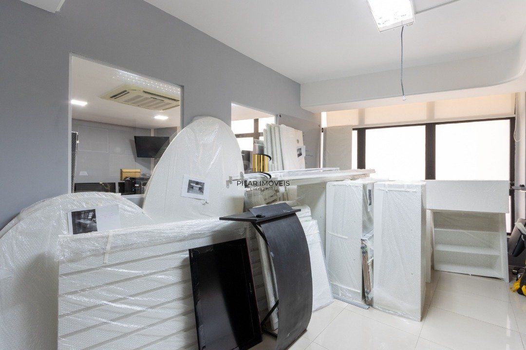 Sala em andar inteiro com 141,77 m2 privativos