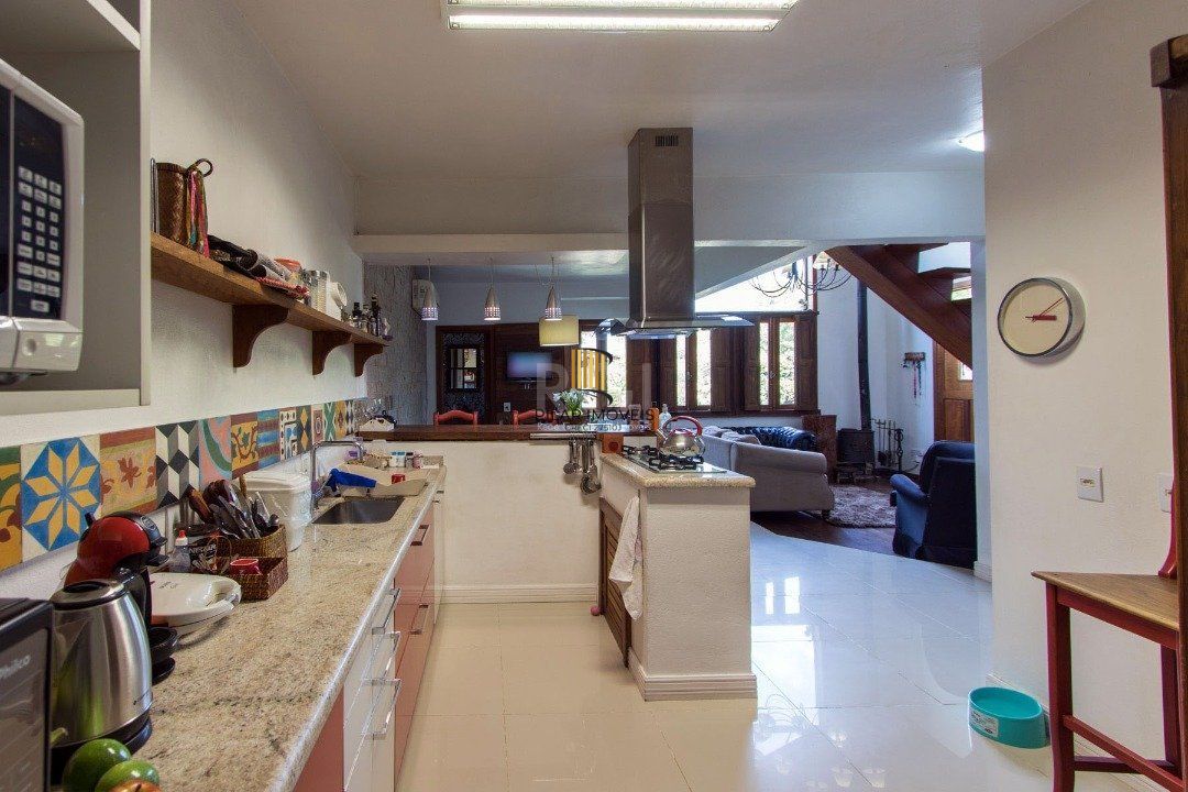 Casa para Venda - 250m², 3 dormitórios, sendo 2 suites, 3 vagas - Ponta Grossa