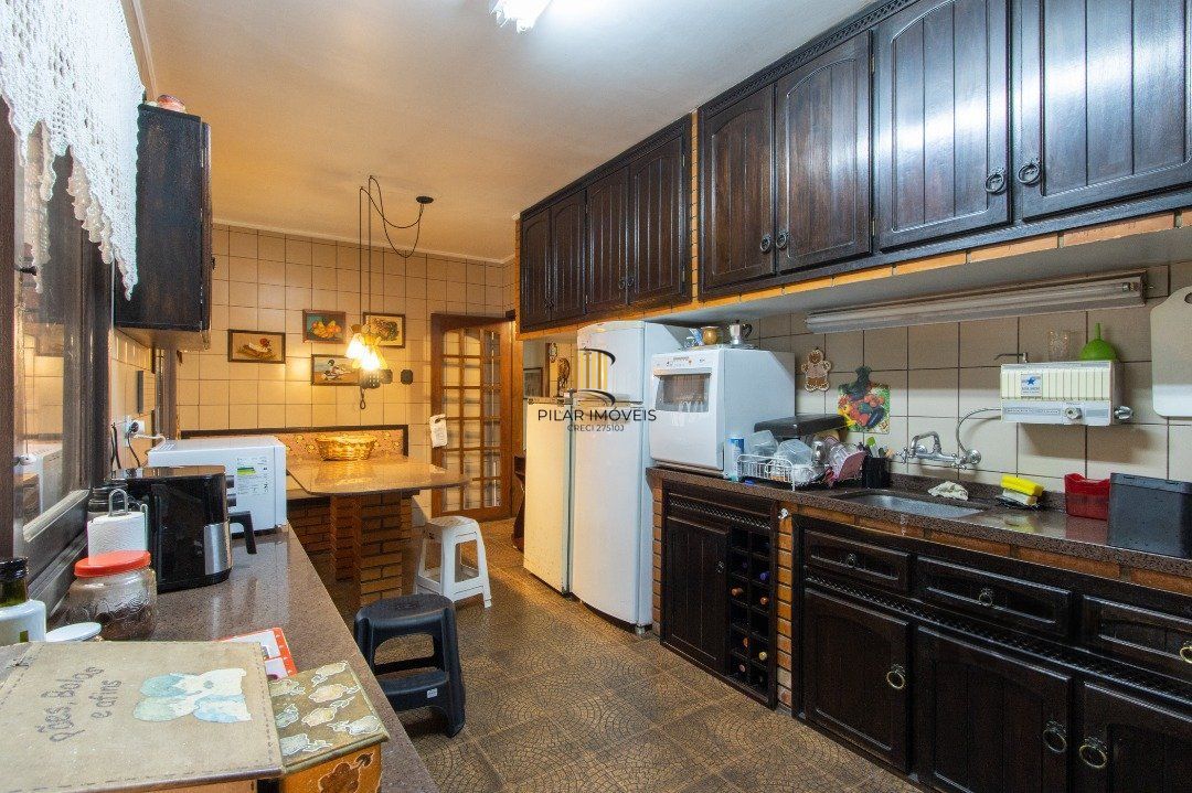 Casa para Venda - 500m², 4 dormitórios, sendo 1 suites, 4 vagas - Coronel Aparício Borges