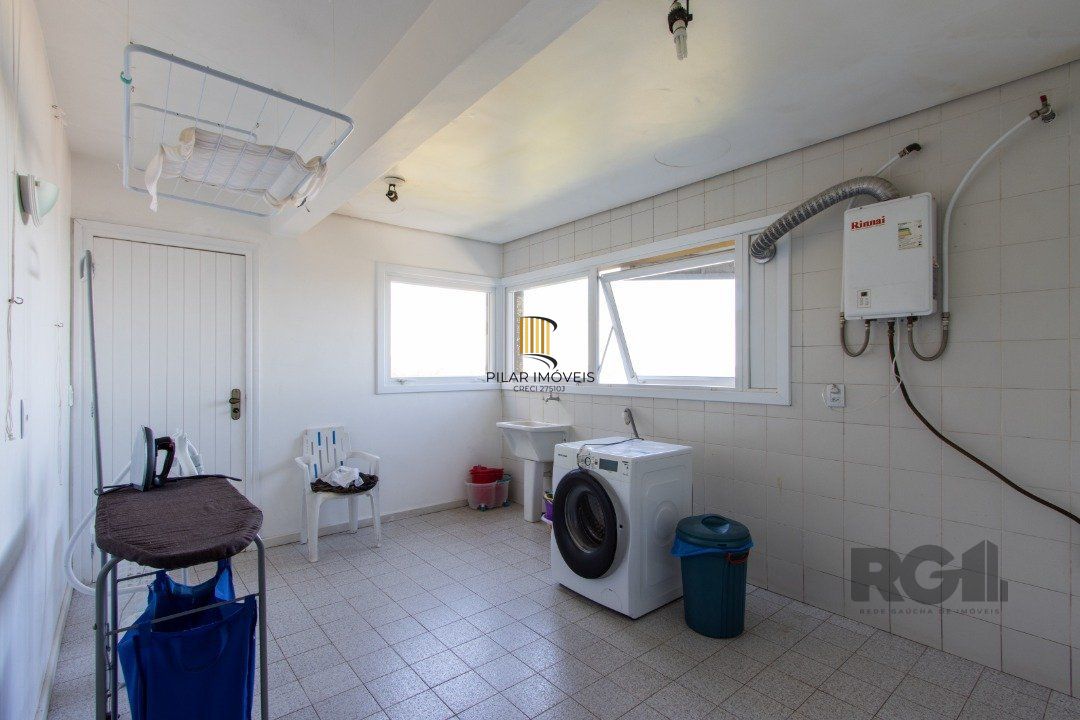 Casa deslumbrante vista do Guaiba, 3 dormitórios, sendo 1 suite master com closet e banheira de hidro com vista para o rio