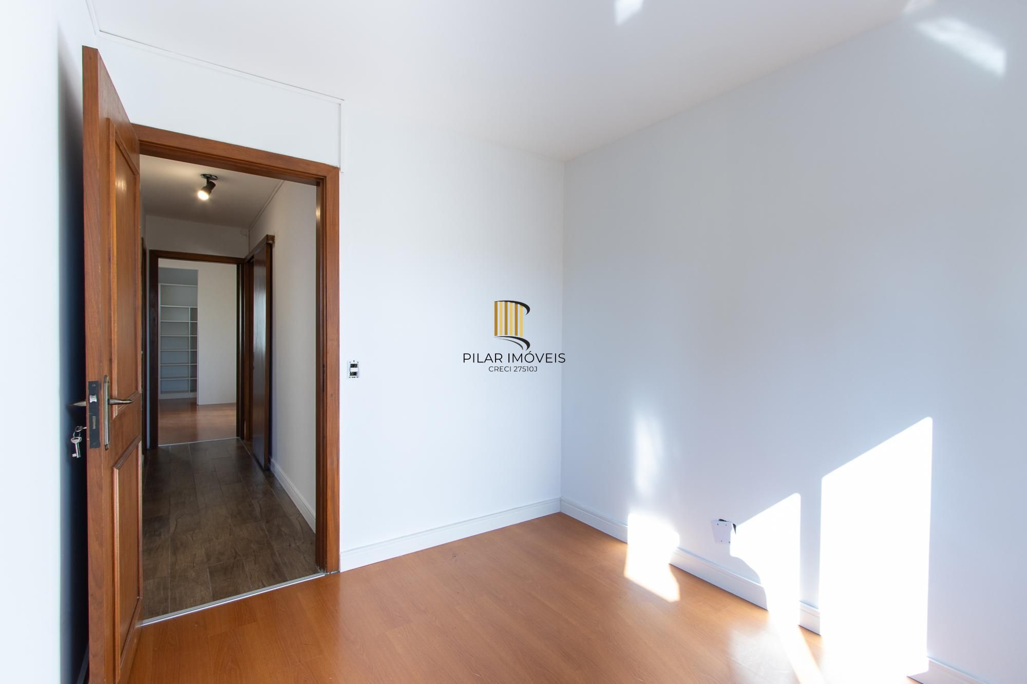 Apartamento com 114.02m², 3 dorm, Petrópolis com lareira e churrasqueira