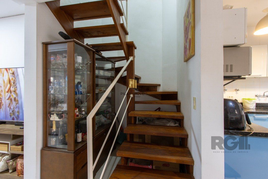 Excelente oportunidade de casa à venda em condomínio fechado no Reserva Guarujá, localizado na Avenida da Serraria em Porto Alegre.