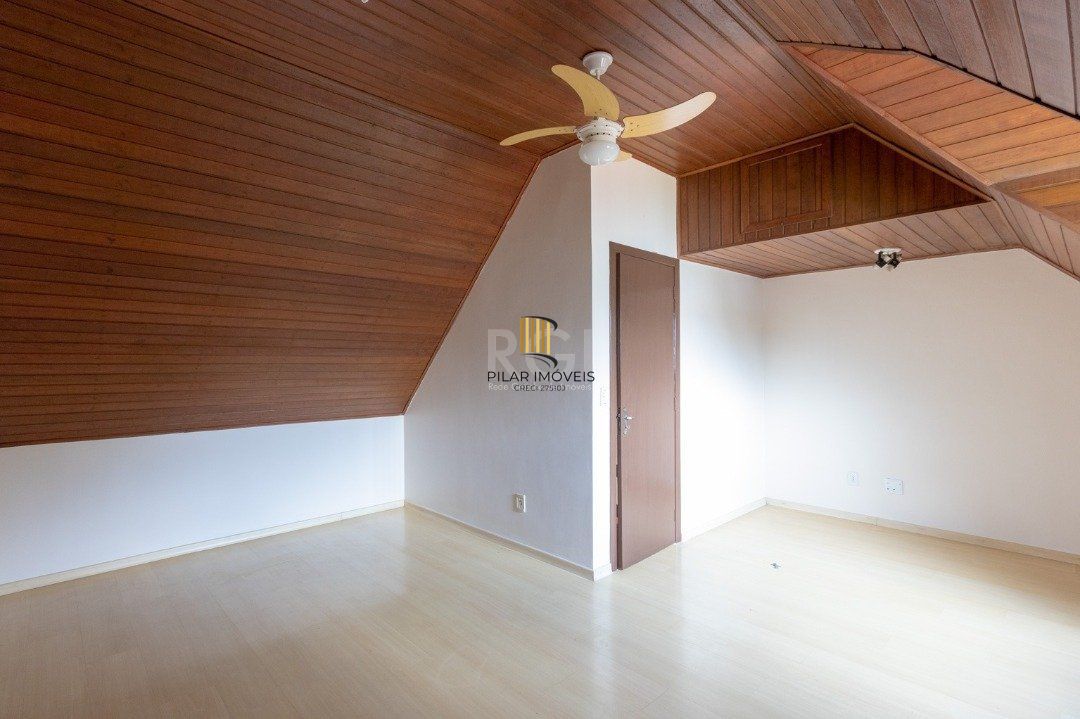 Casa de Condomínio 3 dormitórios no bairro Camaquã