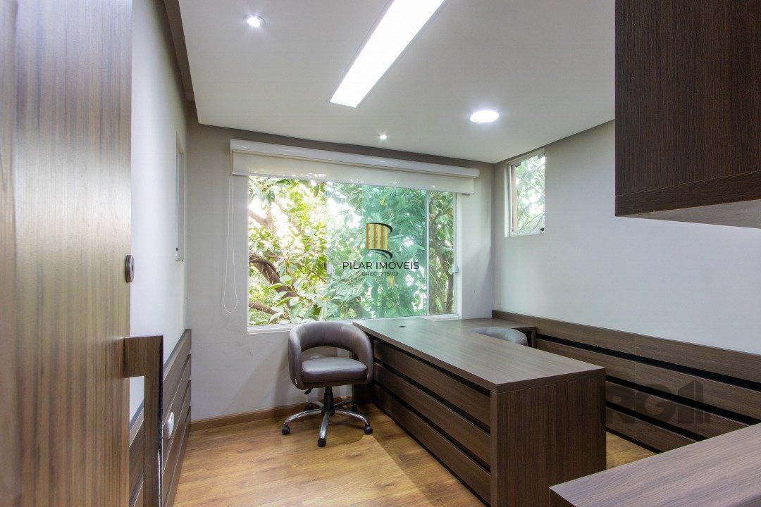 Excelente casa comercial com aproximadamente 300m² de área construída
