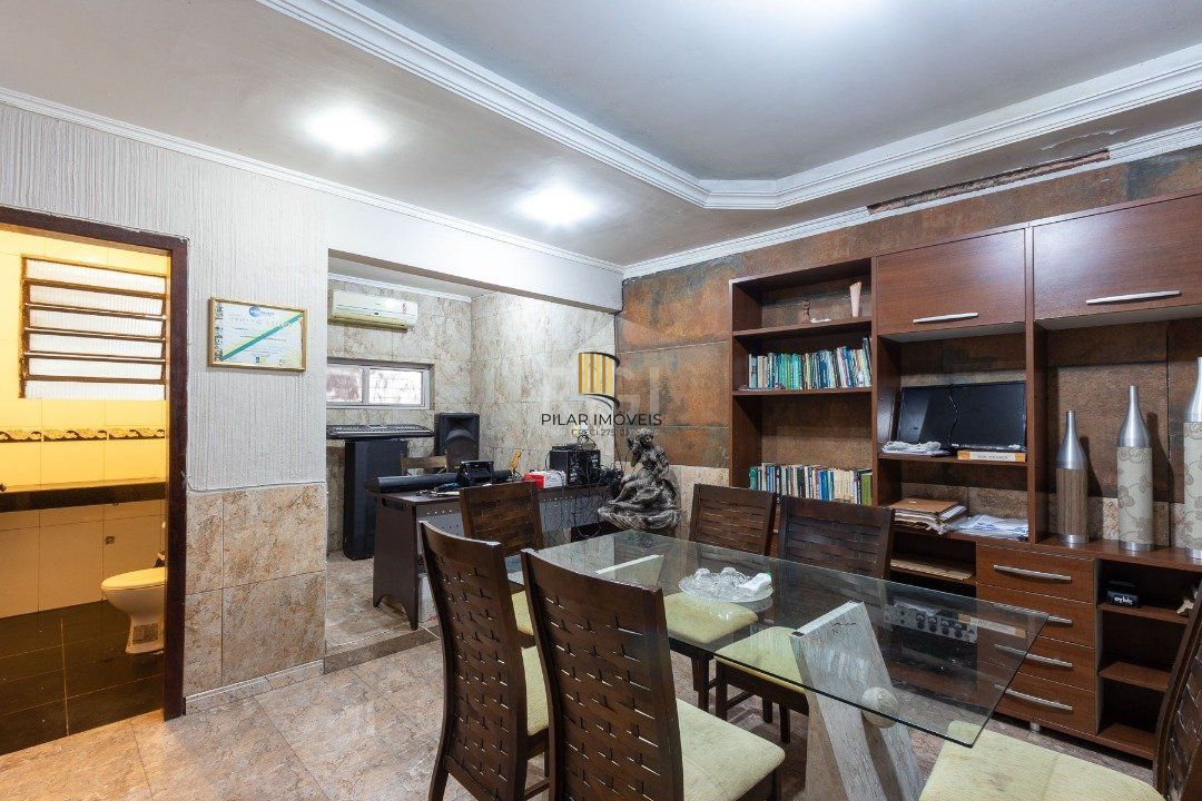 Sobrado para Venda - 300m², 3 dormitórios, sendo 1 suites, 3 vagas - Cavalhada