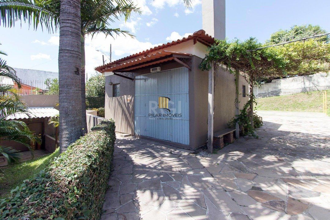 Ótima cobertura no bairro Nonoai, com aproximadamente 135m² de área privativa, 02 dormitórios