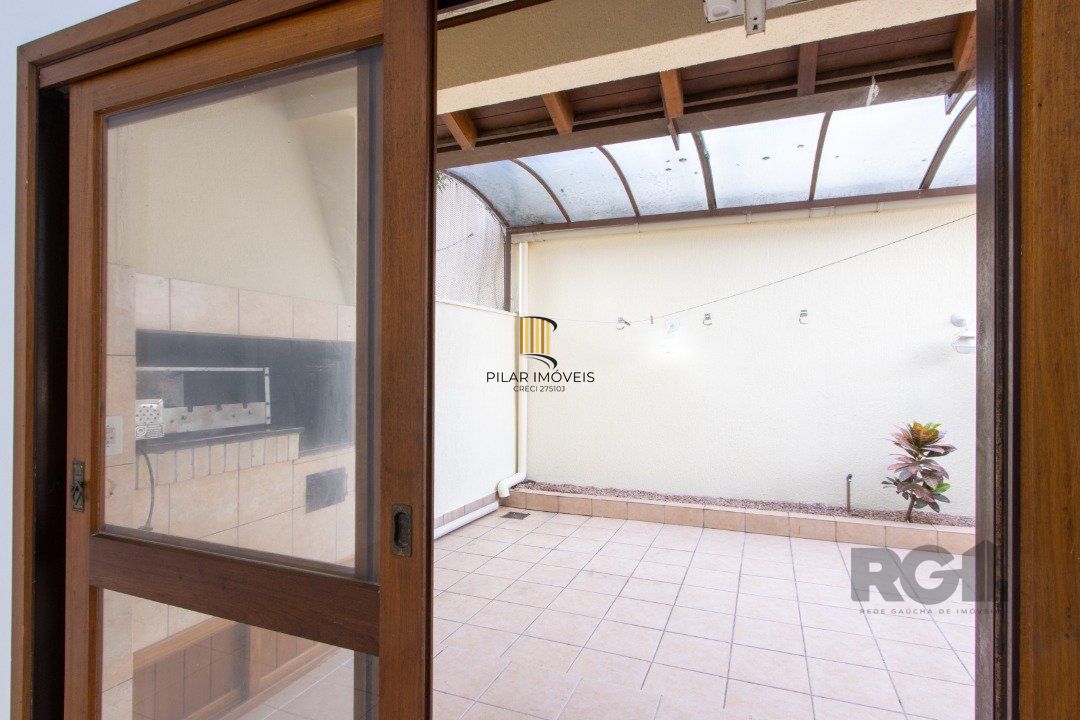Casa de Condomínio 3 dormitórios no bairro Cavalhada