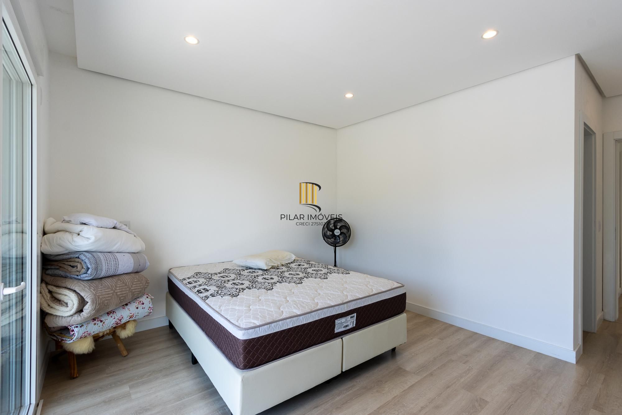 Casa de Condomínio 4 dormitórios no bairro Vila Nova