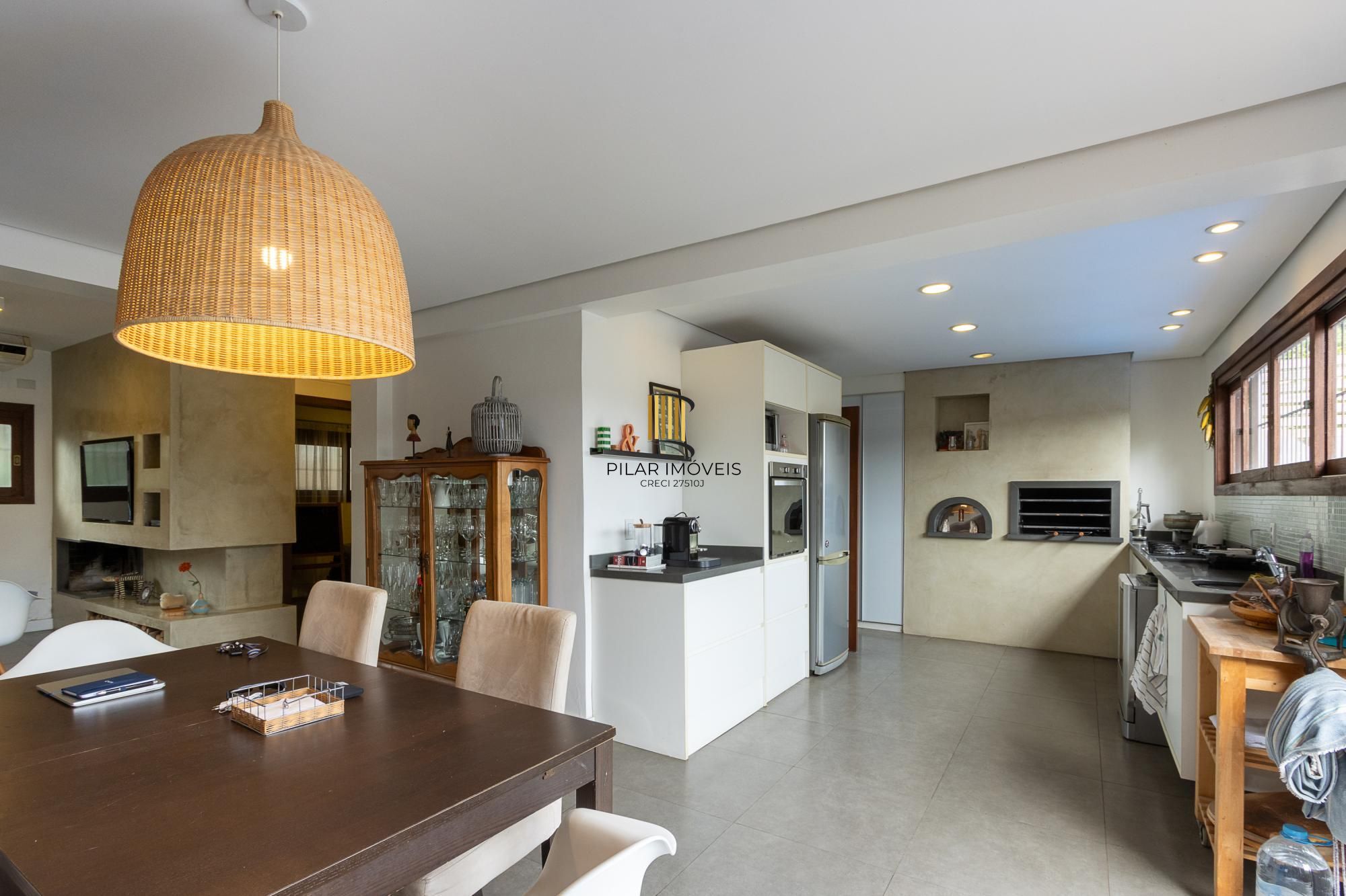 Casa com 6 quartos à venda  bairro Espírito Santo, Porto Alegre.