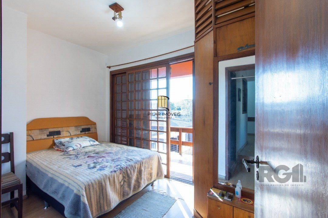 Casa para Venda - 300m², 3 dormitórios, sendo 1 suites, 4 vagas - Tristeza