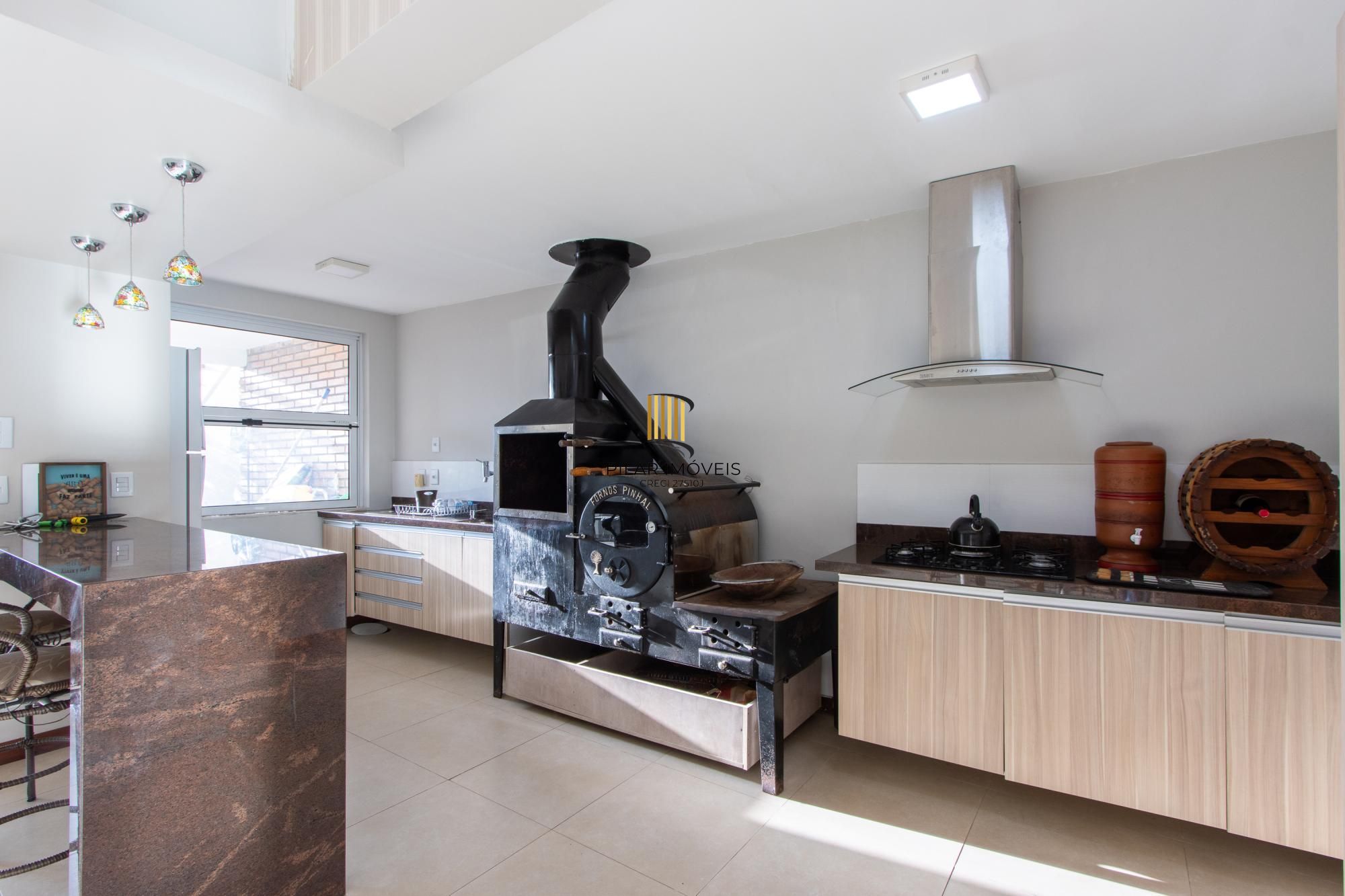 Casa 4 dormitórios com elevador