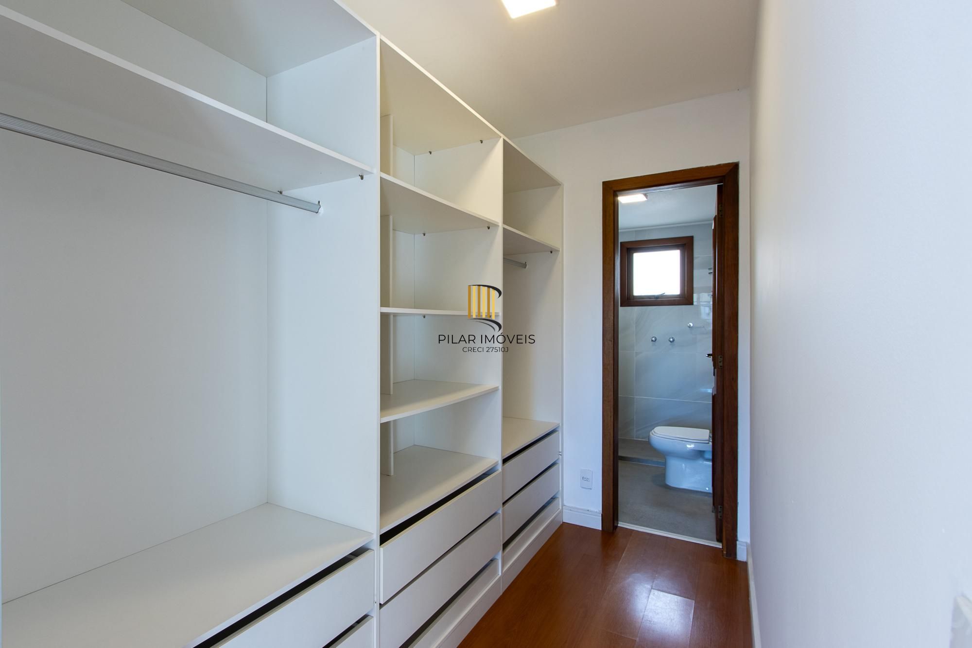 Apartamento com 114.02m², 3 dorm, Petrópolis com lareira e churrasqueira