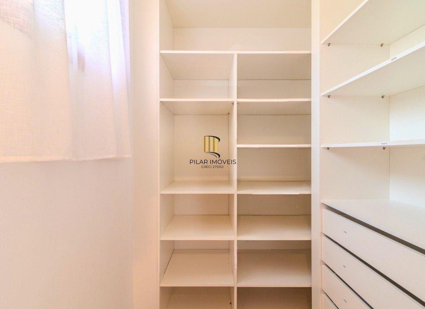 Apartamento com 114.02m², 3 dorm, Petrópolis com lareira e churrasqueira