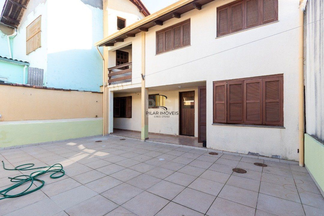 Casa para Venda - 280m², 3 dormitórios, sendo 1 suites, 2 vagas - Espirito Santo