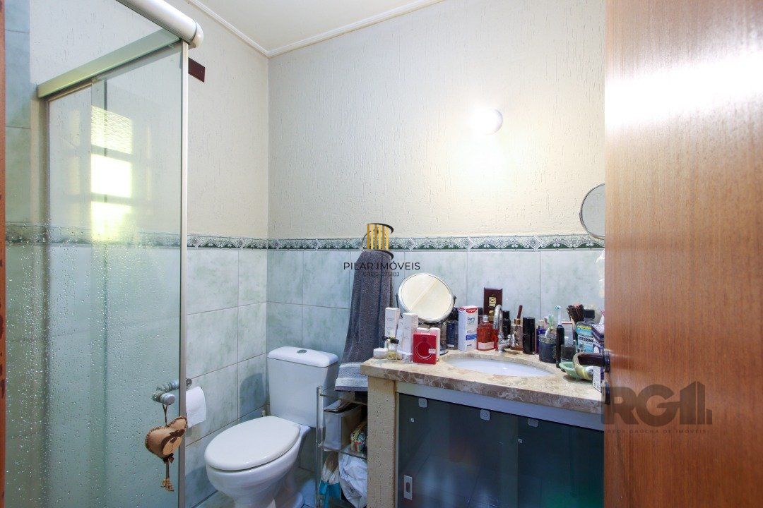 Excelente Casa Tipo Sobrado de alvenaria