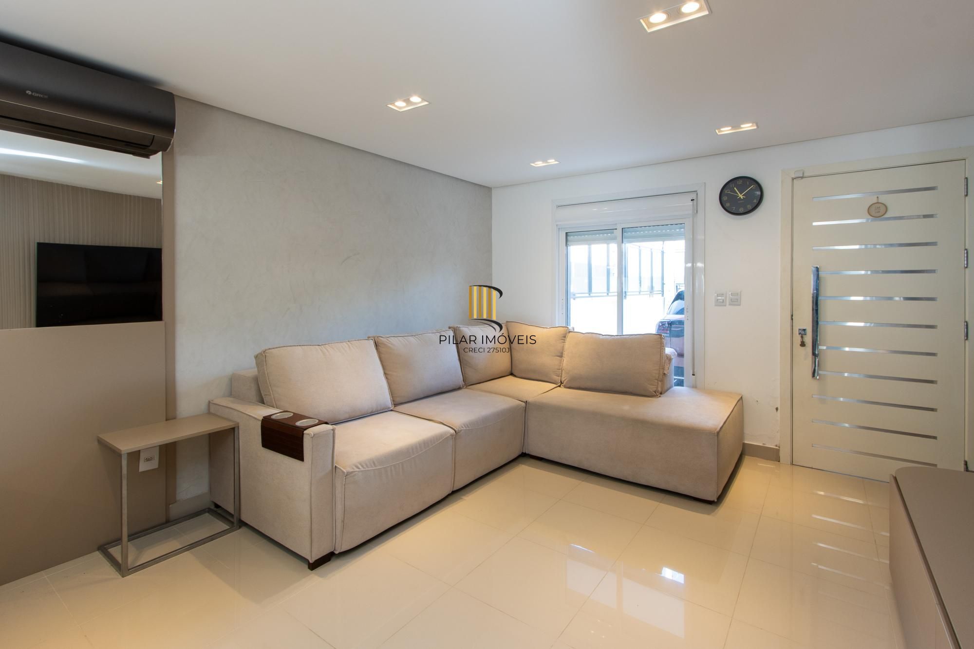 Sobrado para Venda - 95,16m², 3 dormitórios, sendo 1 suites, 2 vagas - Hípica