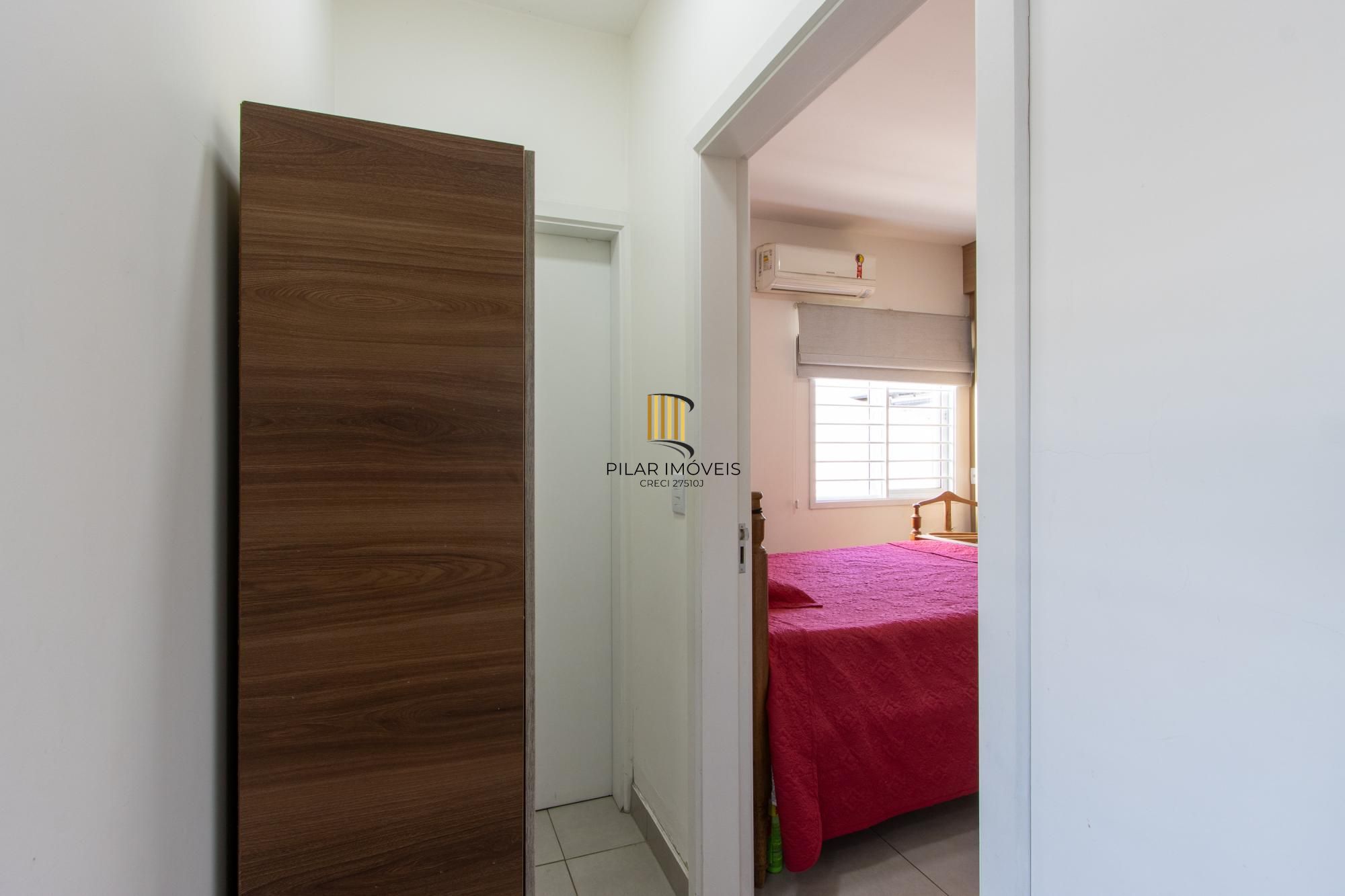 Casa 3 Dormitórios no Bairro Tristeza com 2 Vagas de Garagem