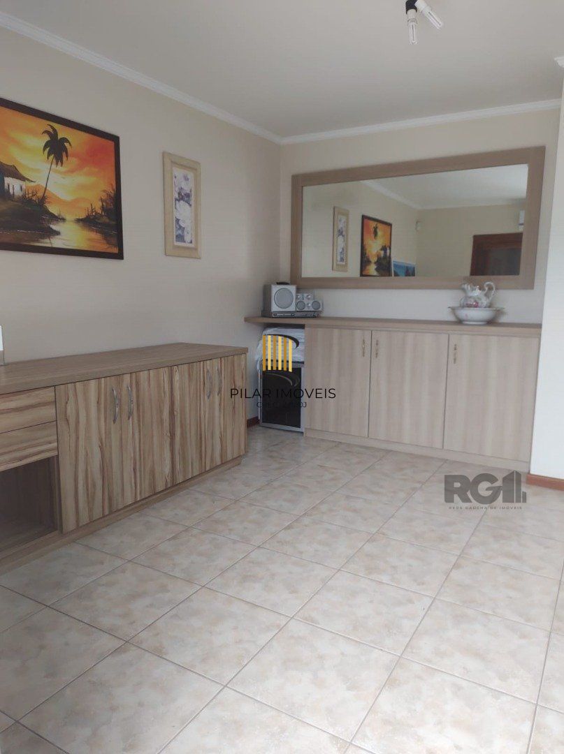 Linda Casa de Três Pavimentos, Finamente Decorada, Pronta para Morar!