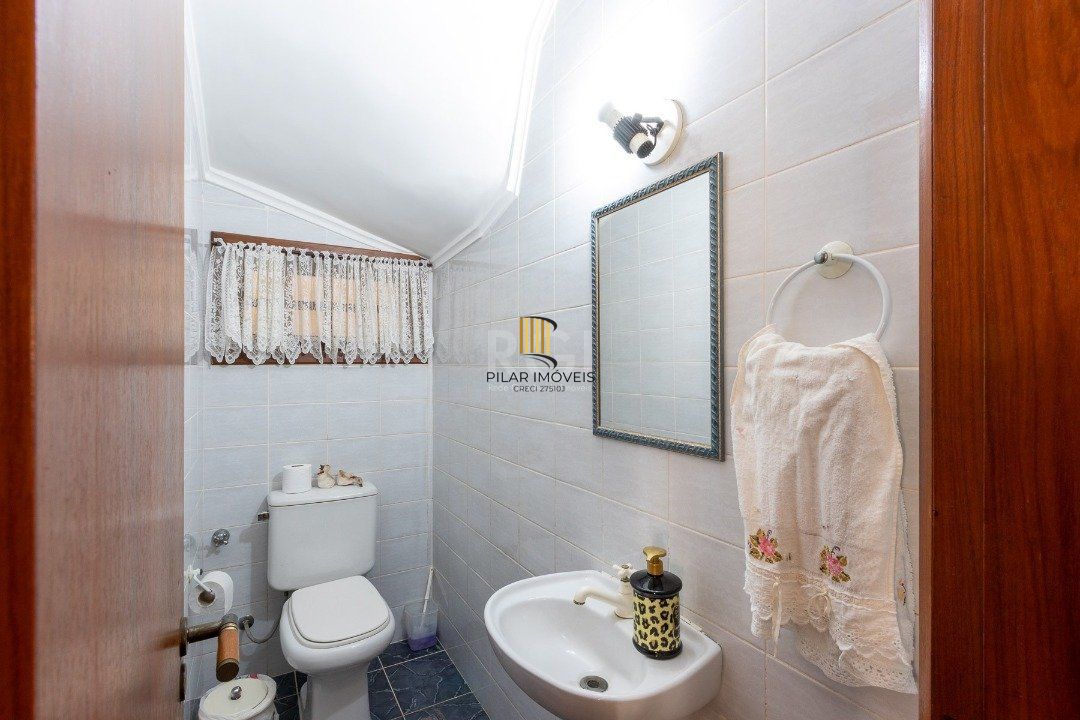 Casa com piscina para Venda , 4 quartos, sendo 1 suite, 3 vagas