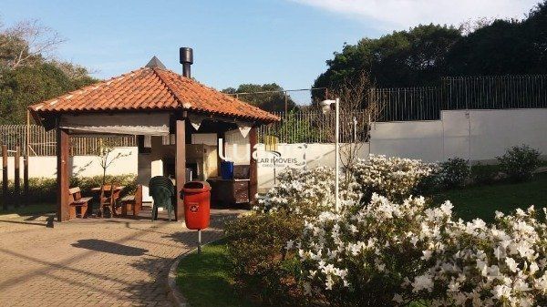 Apartamento 03 dormitórios, 01 suíte, 02 vagas individuais e cobertas, infraestrutura completa, Bairro Cristal