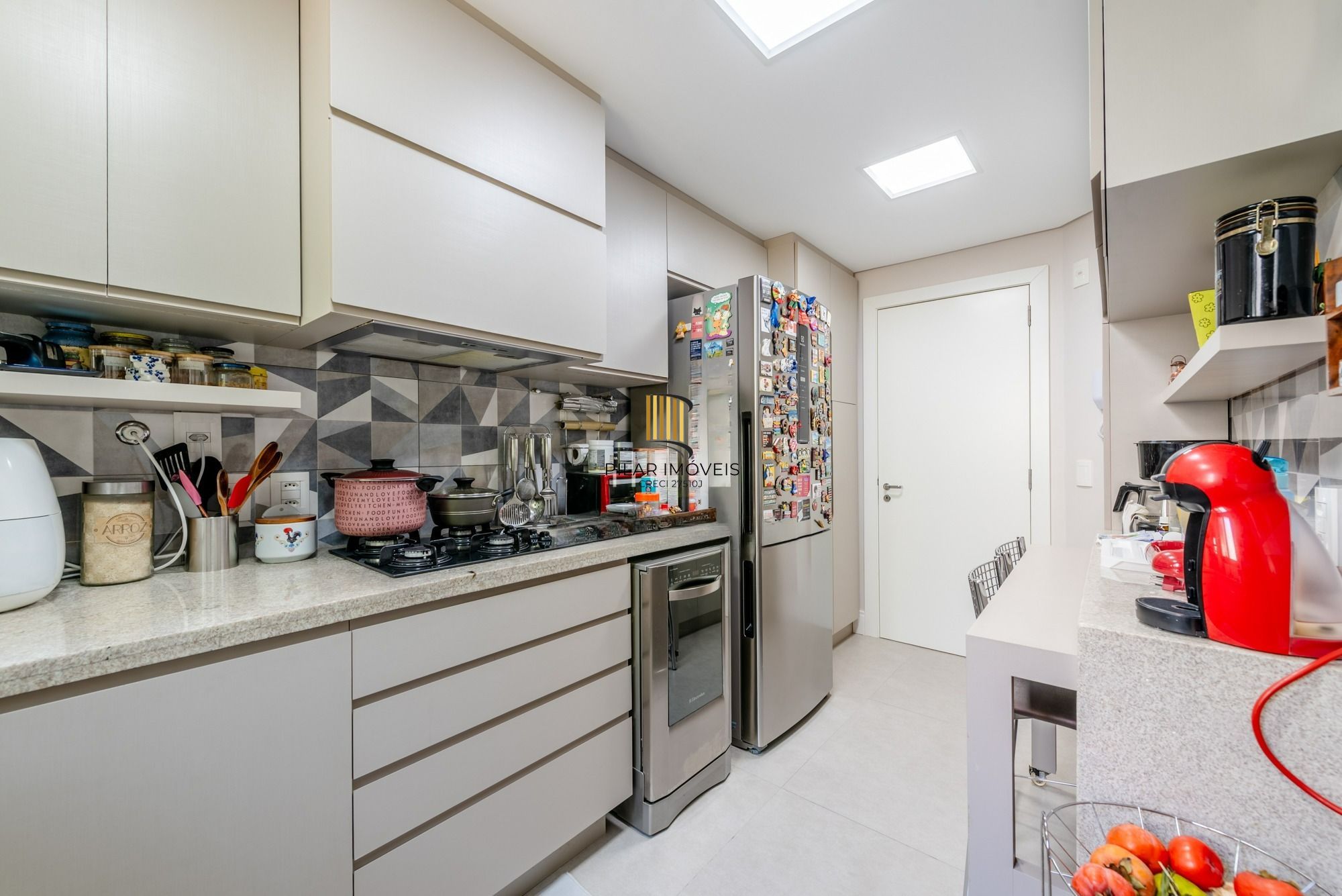 Apartamento de 3 suites e 2 vagas no bairro Mont Serrat