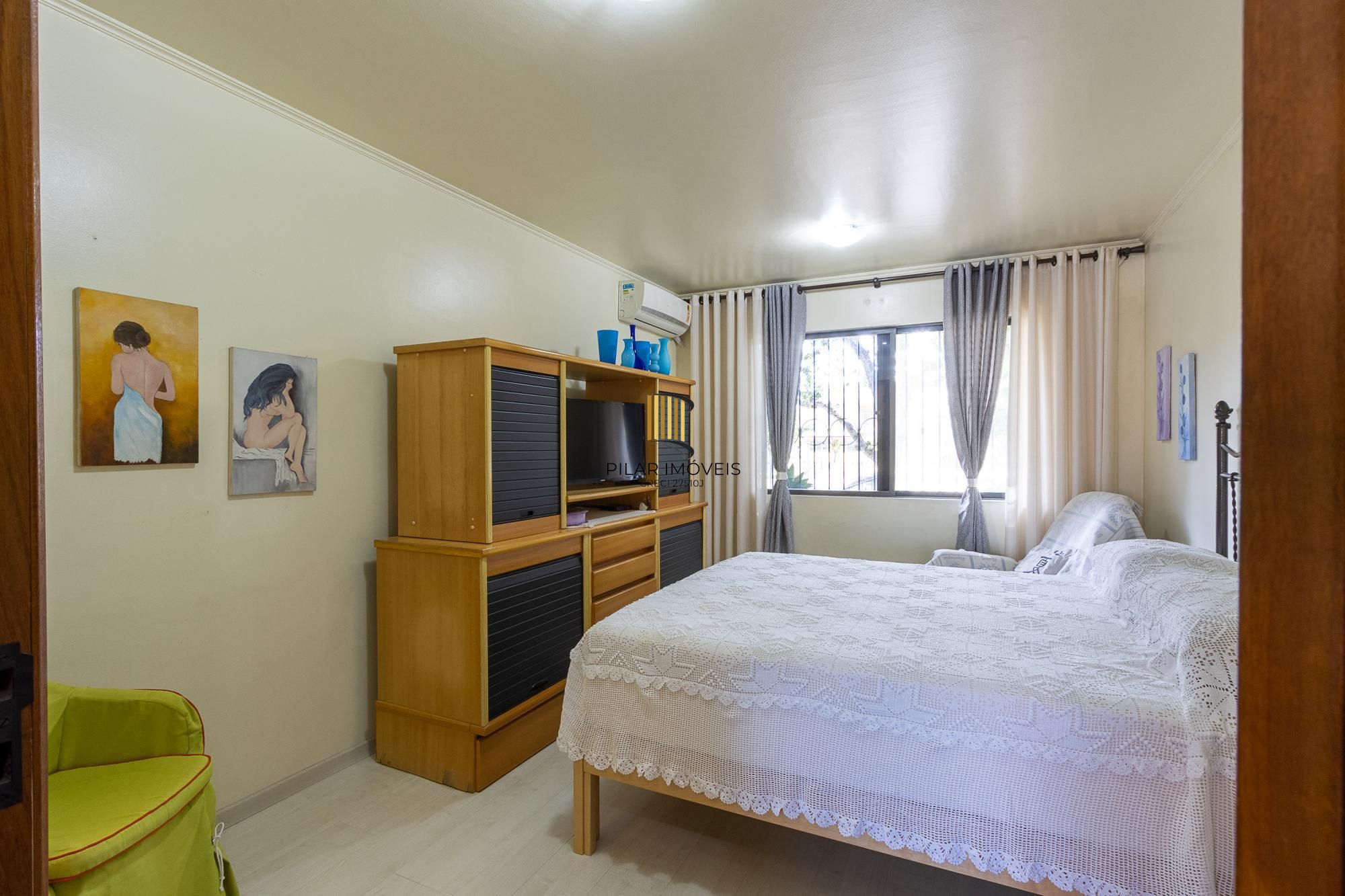 Casa com 3 quartos (1 suite), 4 vagas - Vila Nova