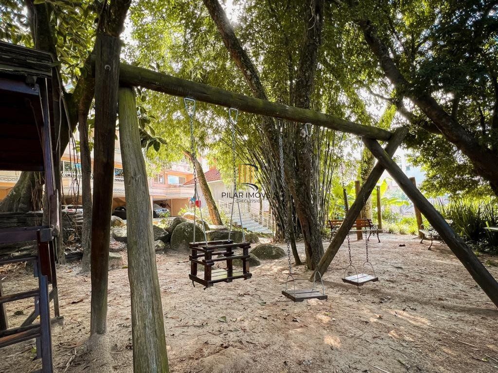 Casa de Condomínio 3 dormitórios no bairro Pedra Redonda