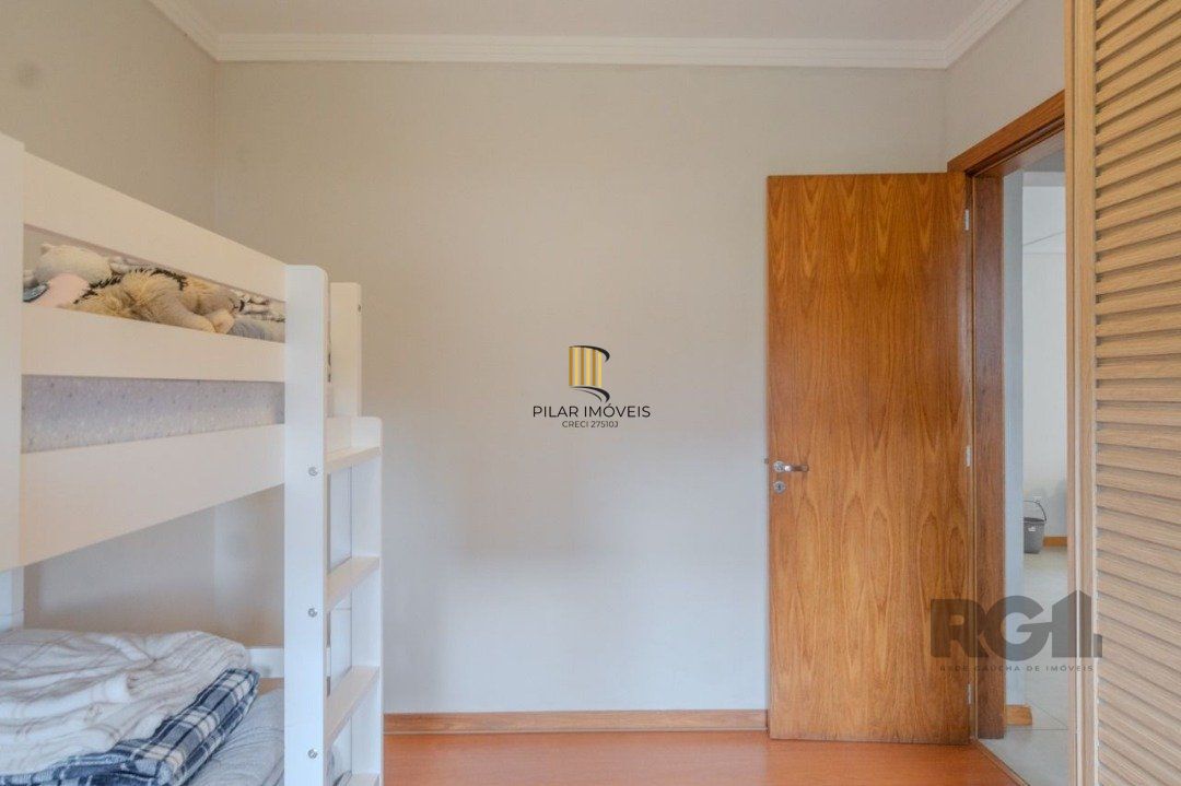 Ótimo apartamento, reformado , dois dormitórios e uma suíte, vaga escriturada.