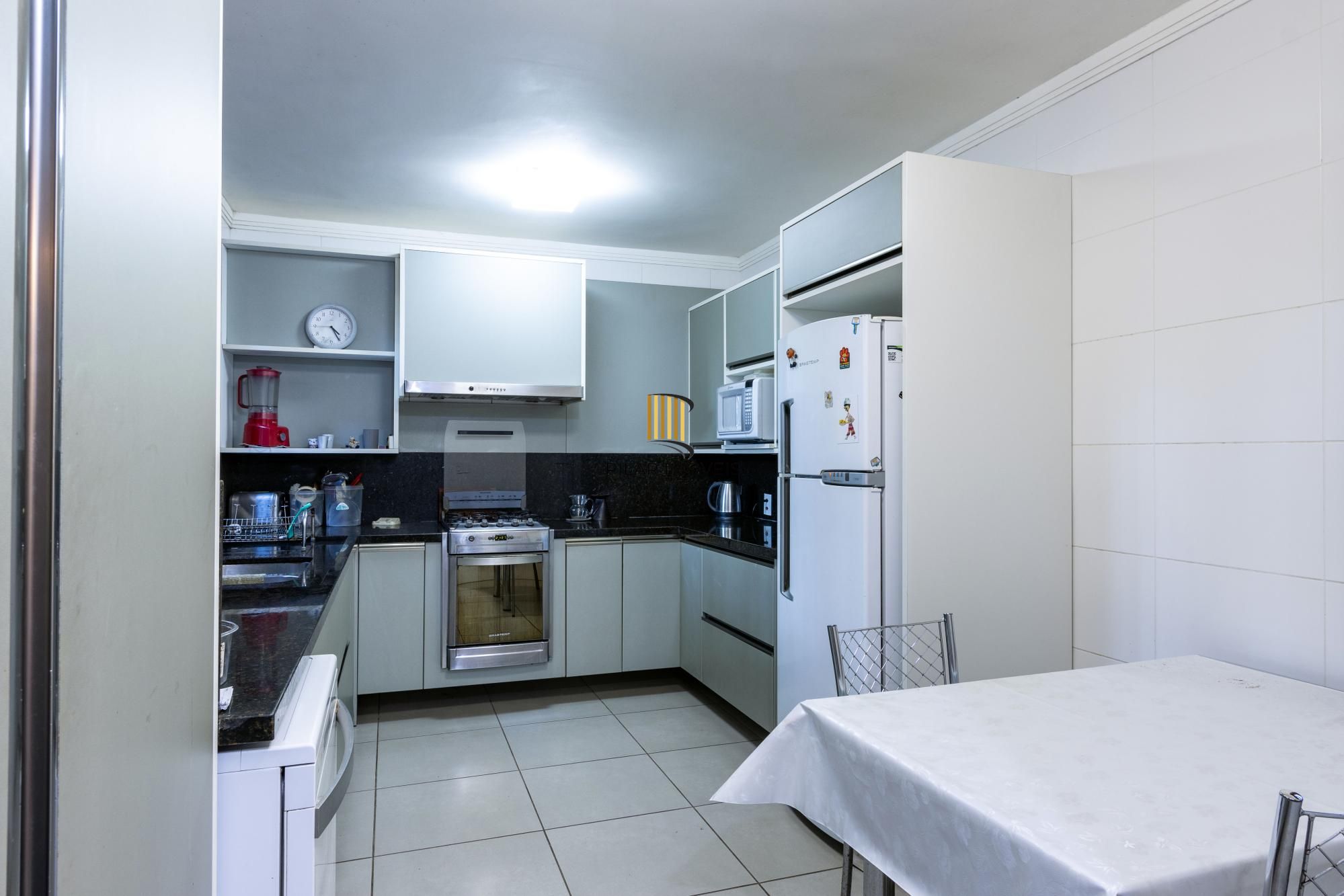 Casa de Condomínio 4 dormitórios no bairro Cavalhada