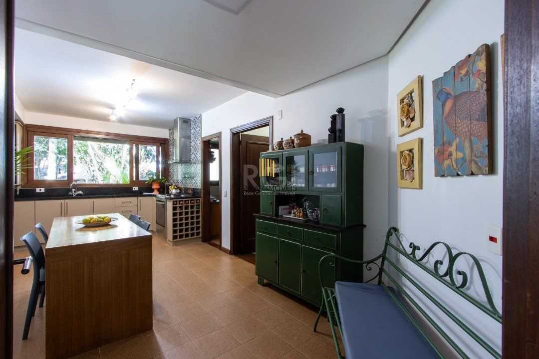 Casa de Condomínio 8 dormitórios no bairro Cavalhada