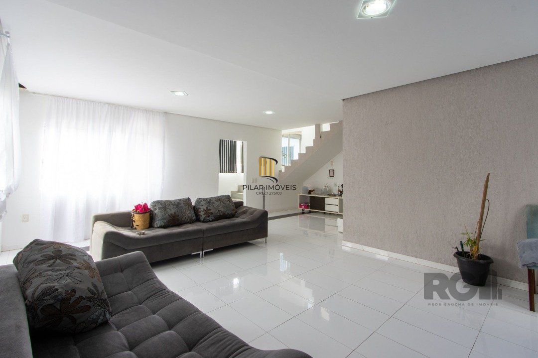 Casa, 5 dormitórios, sendo 1 suíte, 312m² privativos, 8 vagas - Bairro Vila Nova