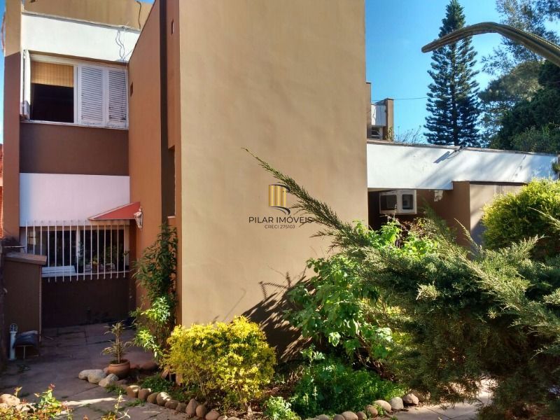 Casa para Venda - 350m², 3 dormitórios, 4 vagas - Vila Assunção
