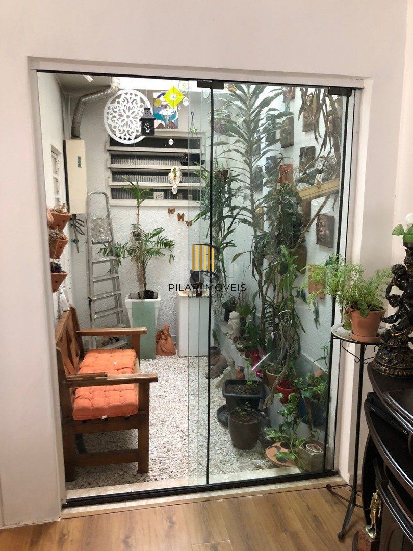 Casa para Venda com 3 dormitórios, sendo 1 suites e 3 vagas no bairro Guarujá