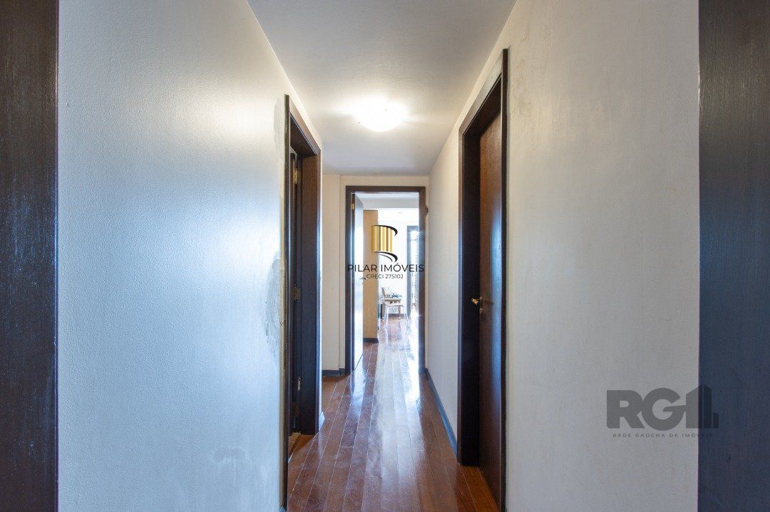 Casa 5 dormitórios no bairro Teresópolis