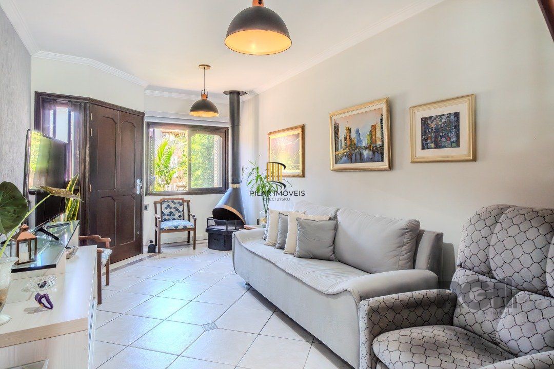 Casa 3 dormitórios no bairro Hípica