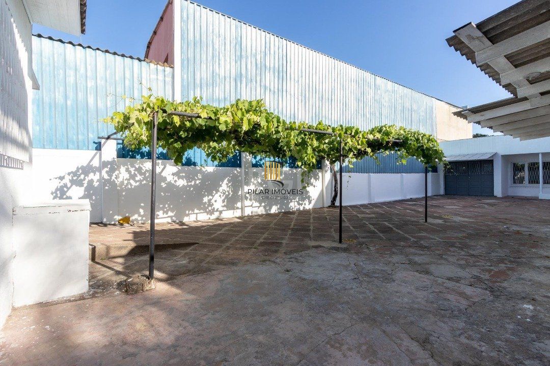 Casa para Venda - 180.2m², 3 dormitórios, 3 vagas - Medianeira