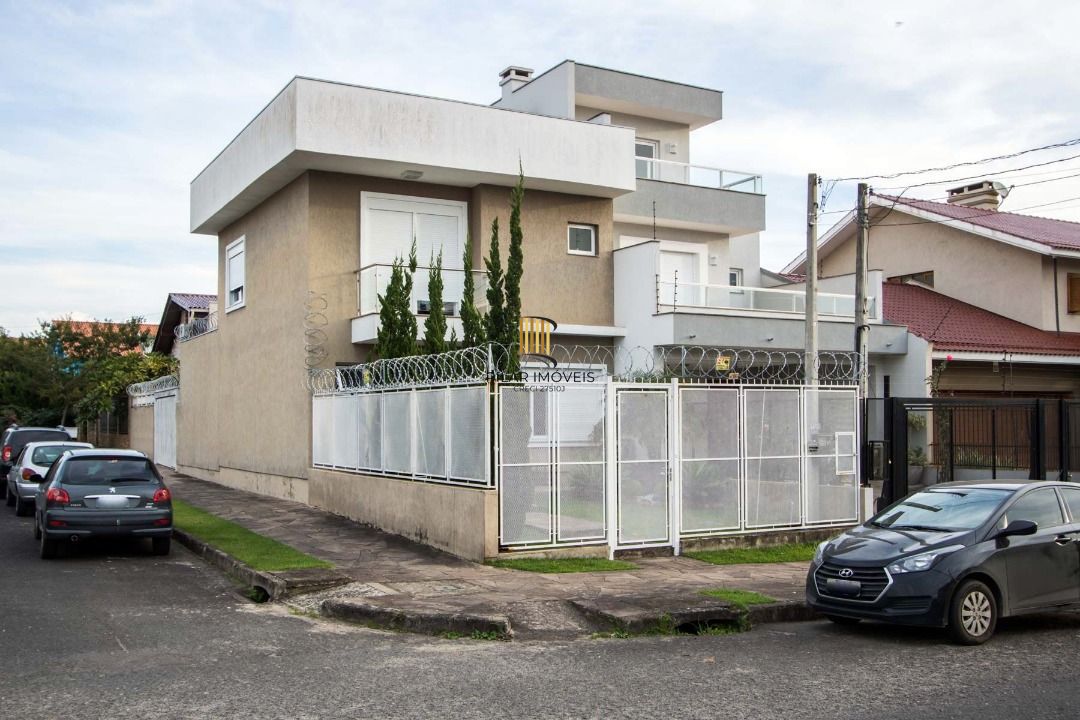 Casa para Venda - 147.3m², 3 dormitórios, sendo 1 suites, 3 vagas - Guarujá
