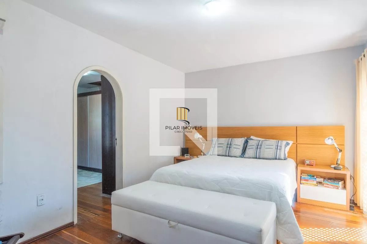 Casa á venda com 3 dormitórios no bairro Ipanema em Porto Alegre