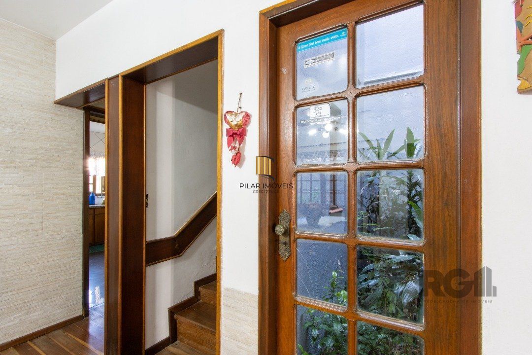 Casa para Venda - 300m², 3 dormitórios, sendo 1 suites, 4 vagas - Tristeza