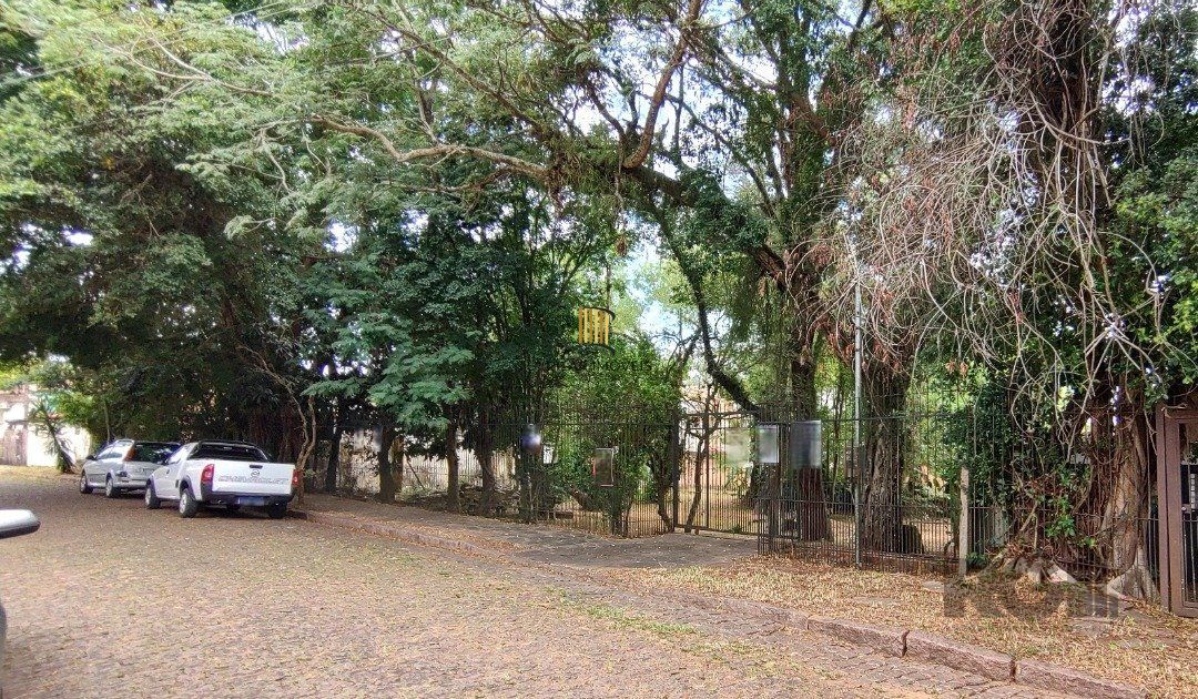 Terreno plano com 24,90m de frente, localizado no bairro Serraria.