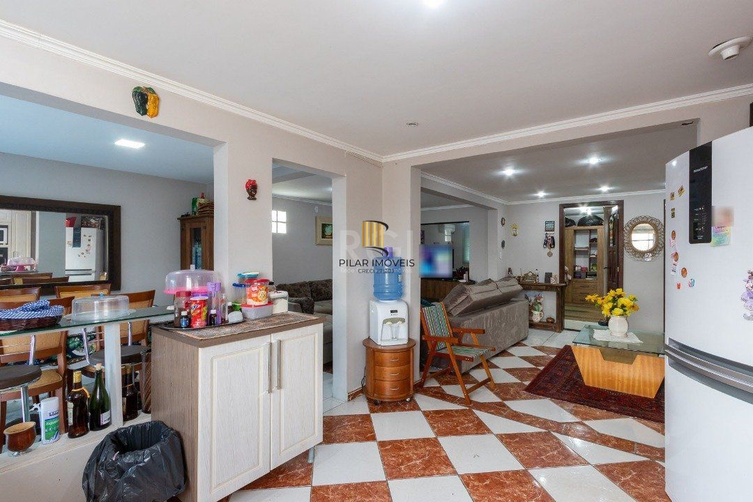 Sobrado para Venda - 300m², 3 dormitórios, sendo 1 suites, 3 vagas - Cavalhada
