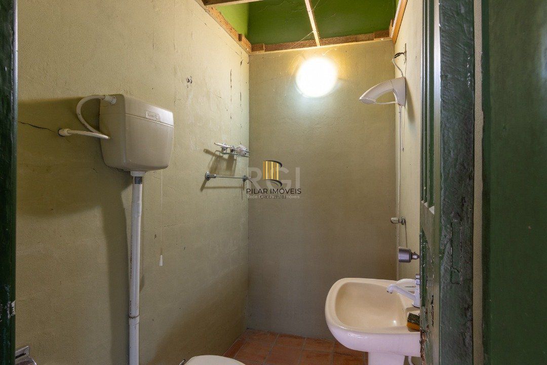 Casa para Venda - 244m², 3 dormitórios, sendo 1 suites, 2 vagas - Guarujá